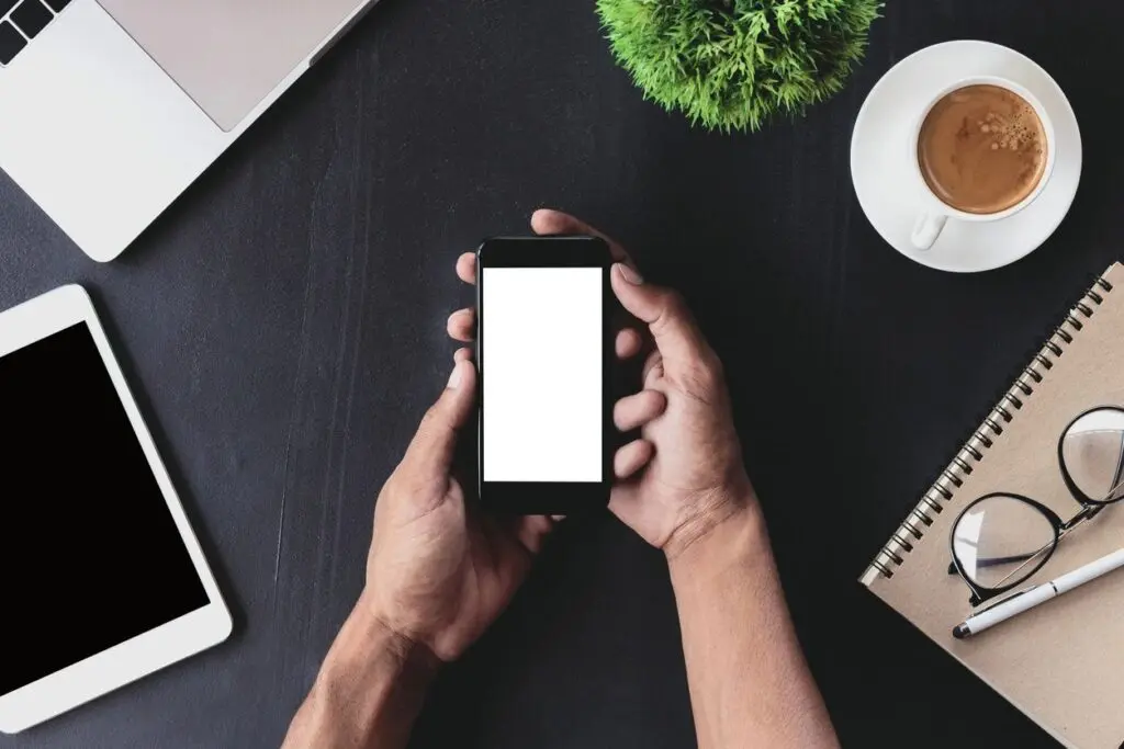 Person holding a smartphone, symbolizing the use of CBT cognitive behavioral therapy in modern life.